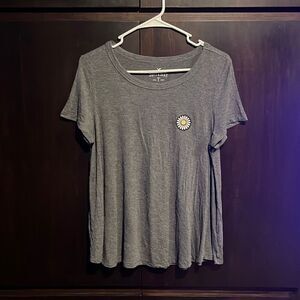 American Eagle Gray Soft & Sexy Daisy T-Shirt Medium